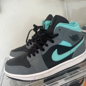 Jordan 1 mid gray aqua size 8